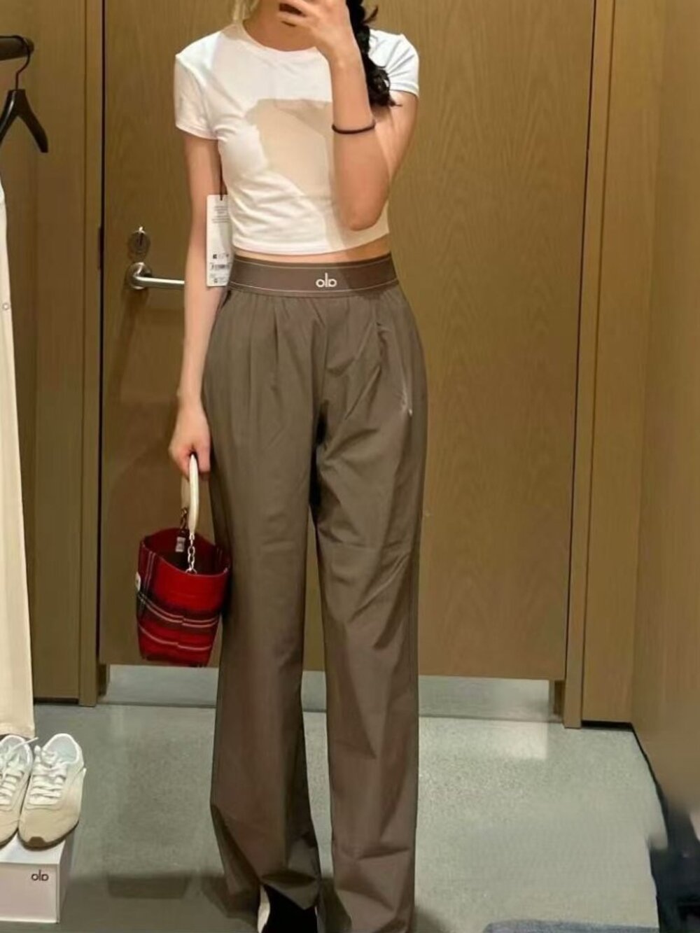 🥝NWT Alo Yoga Suit Up Trouser (Olive) Regular 30-inch Inner Seam Length 💫 - Picture 10 of 10